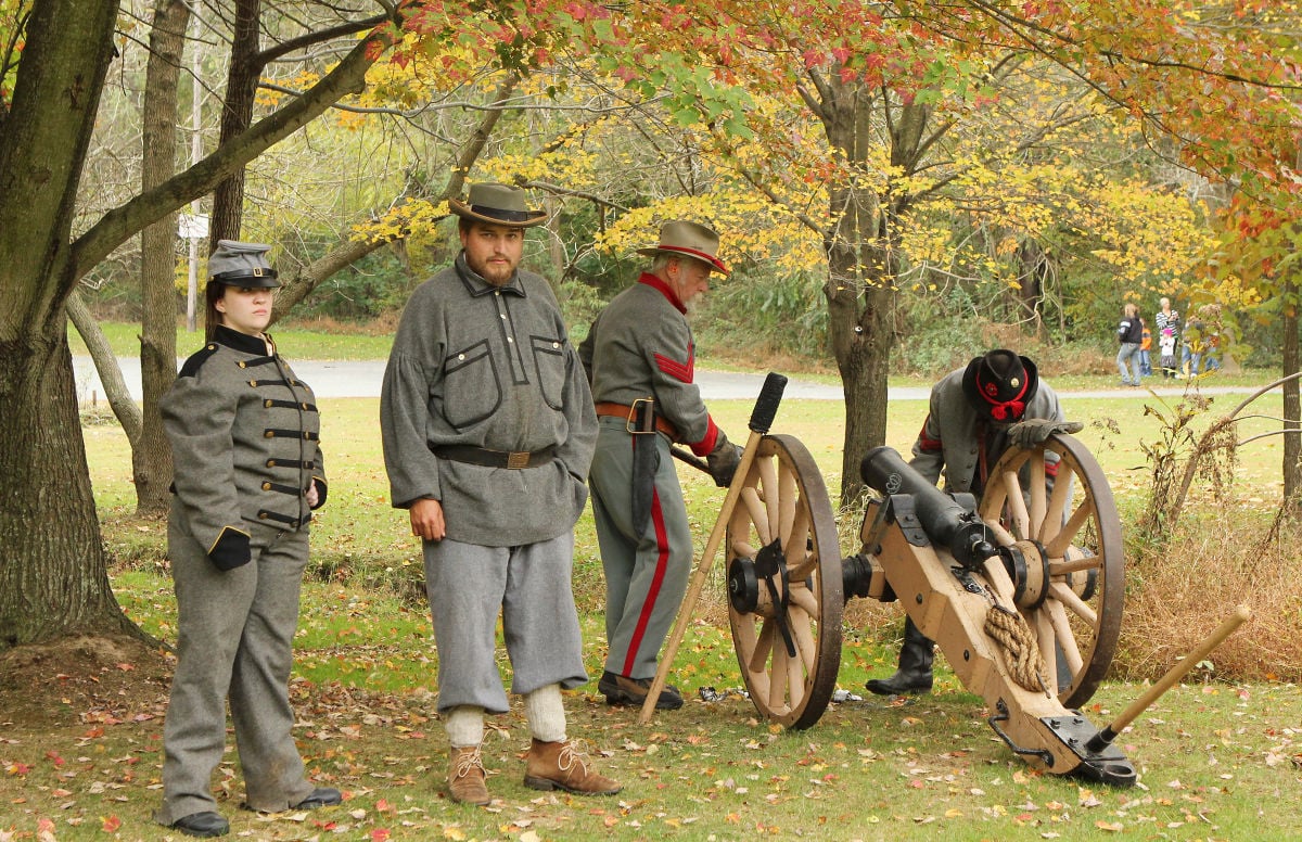 Civil War reenactors set up camp in Rising Sun State
