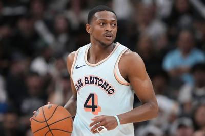 Spurs Fox Returns Basketball