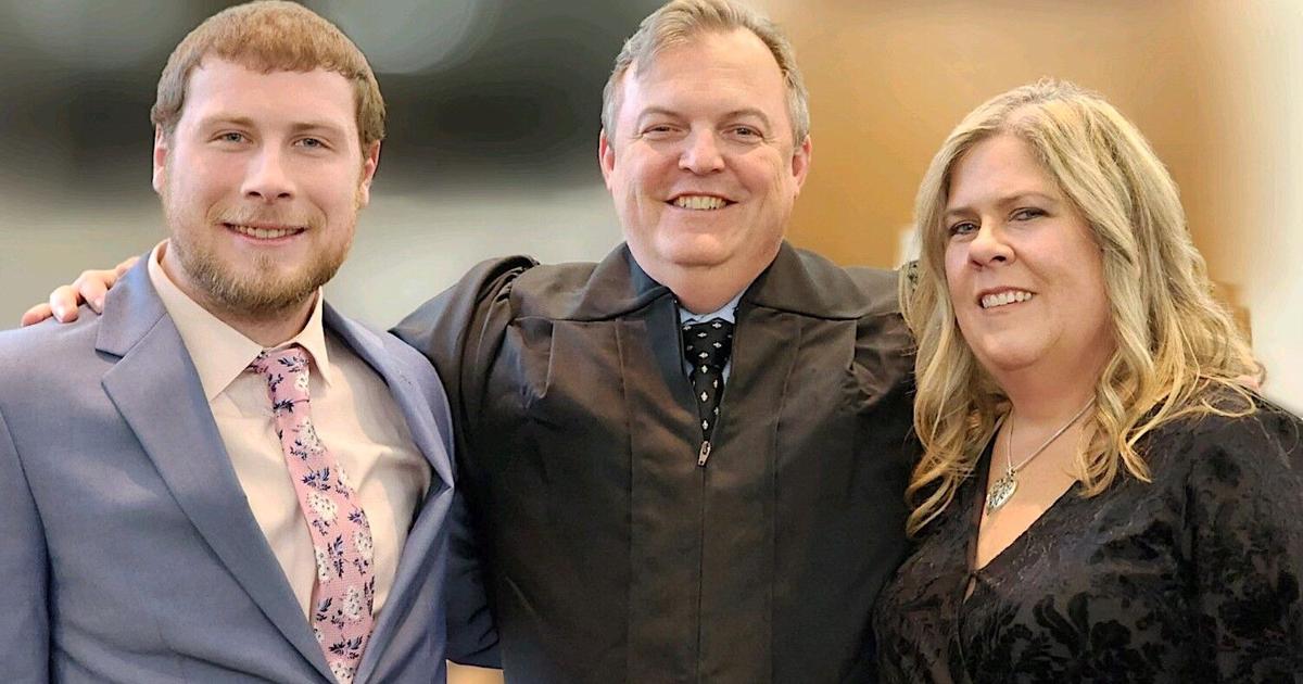 Judge Riley officially sworn in | | stardem.com