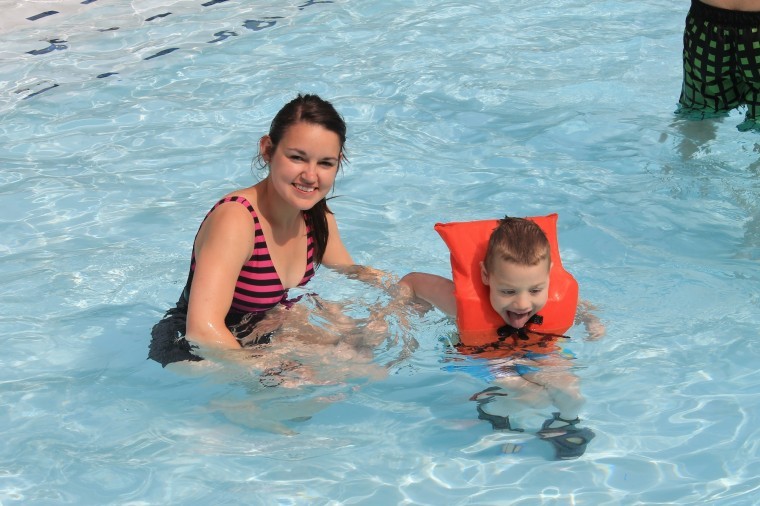 Safeway donates 20k to Easter Seals Business