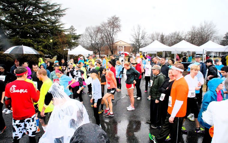 Runners brave rain for Chick-fil-A race | Local | stardem.com