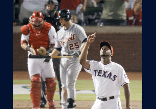 Beltre's bat helps Rangers beat Yankees after long rain delay