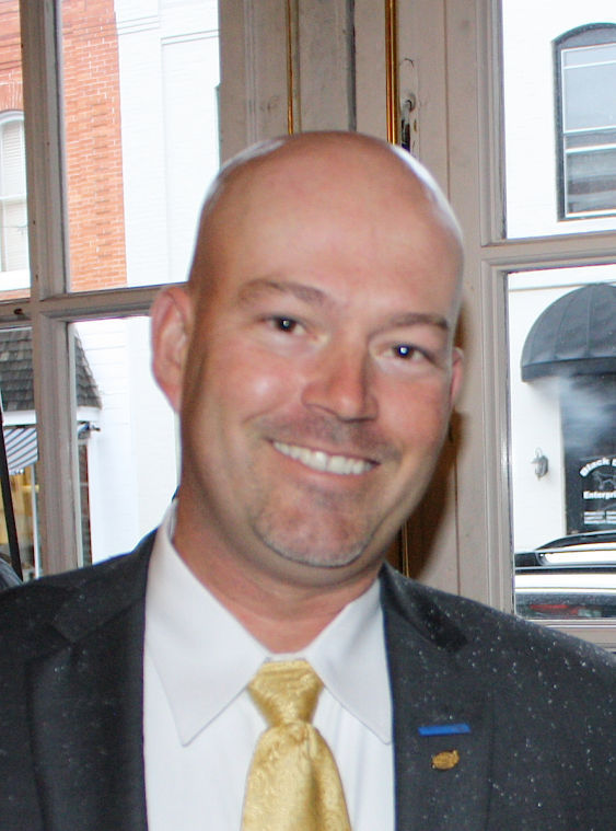 Williamson goes for broker during bust Real Estate