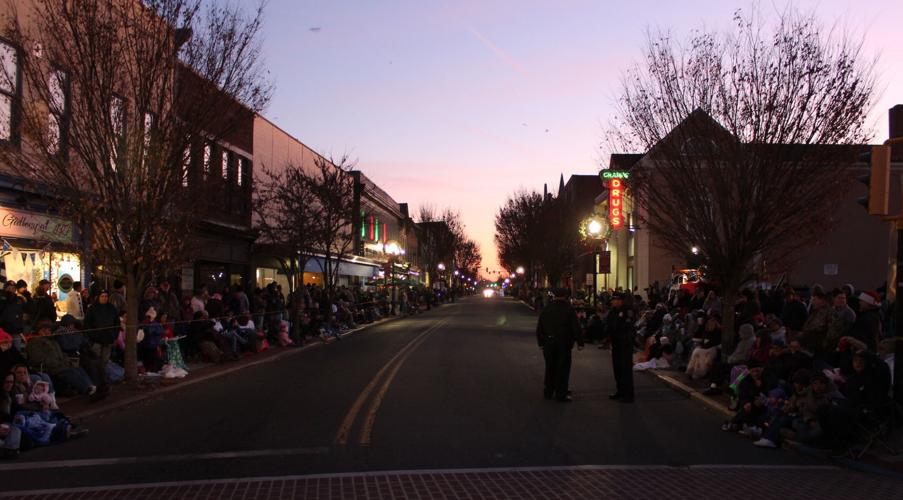 Cambridge Christmas parade features 'Past and Present' Local
