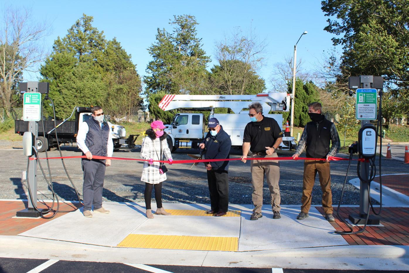 Easton Utilities, town unveil new downtown electric vehicle charging