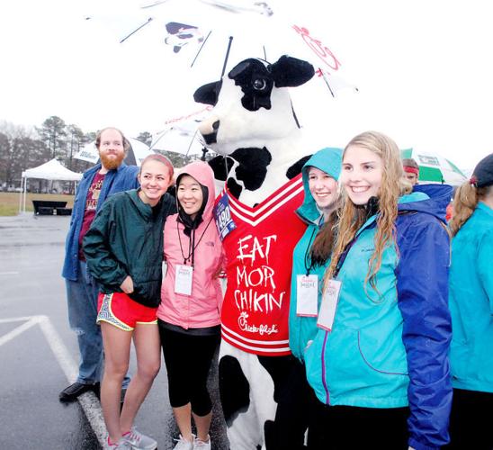 Runners brave rain for Chick-fil-A race | Local | stardem.com