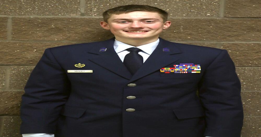 Scottsbluff JROTC cadet receives piloting program scholarship