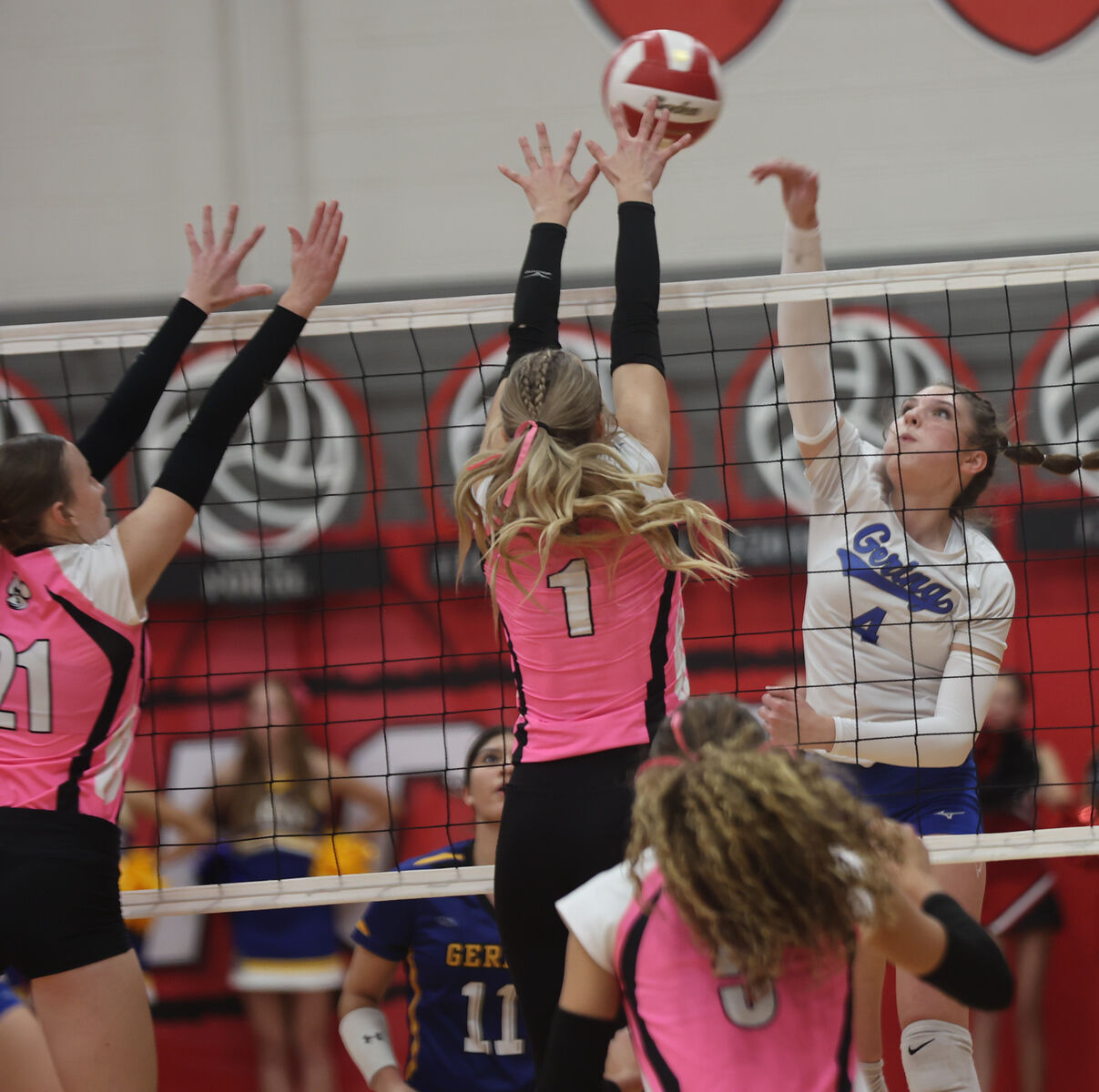 Scottsbluff volleyball team sweeps Gering for seventh consecutive win