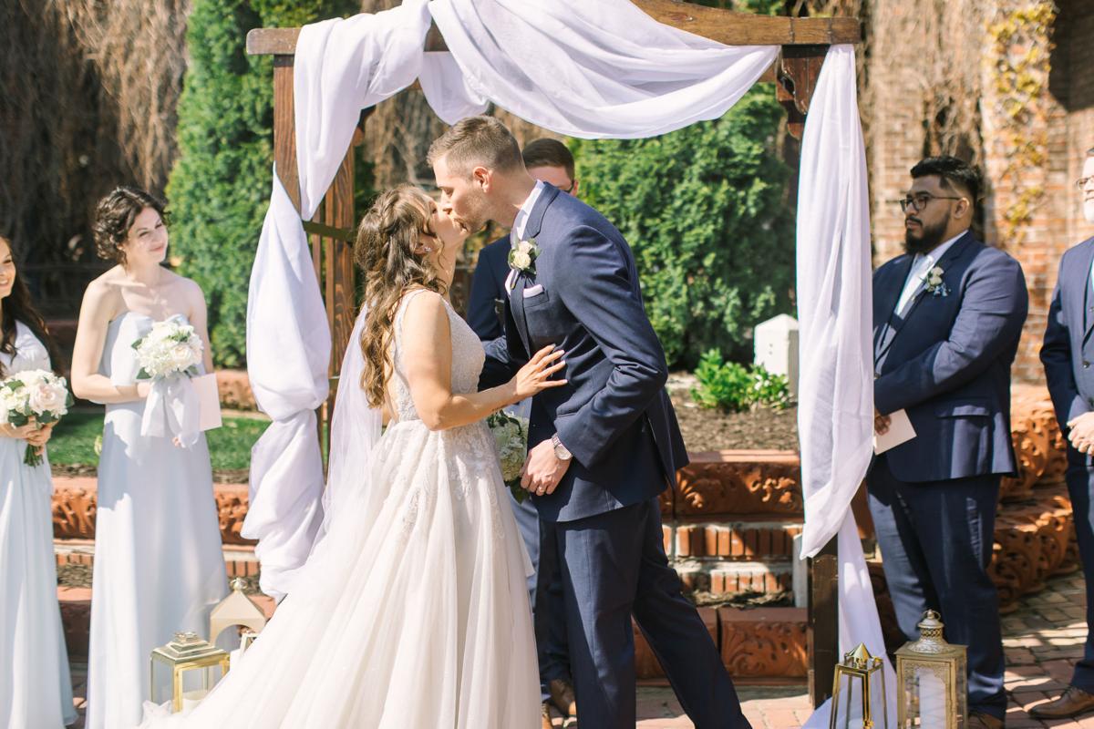 B.C. seniors tie the knot after finding love during the pandemic