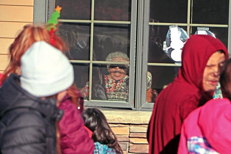 Geil students go caroling at Heritage Estates