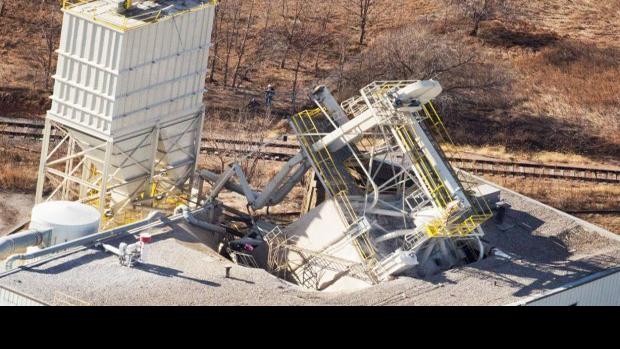Investigators Say Overloaded Bins Caused Collapse Regional Statewide Starherald Com