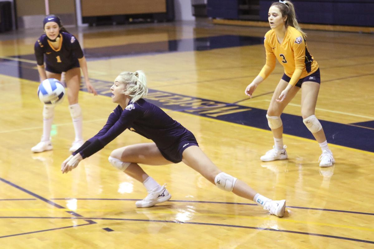 WNCC volleyball team splits matches Friday