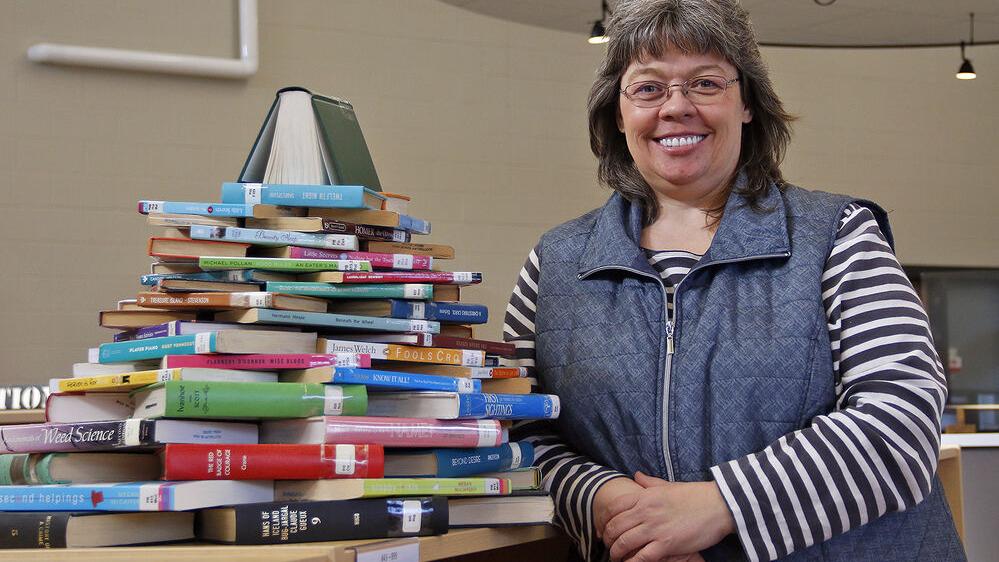 Scottsbluff High School media specialist sees her job change during pandemic - Vimarsana News
