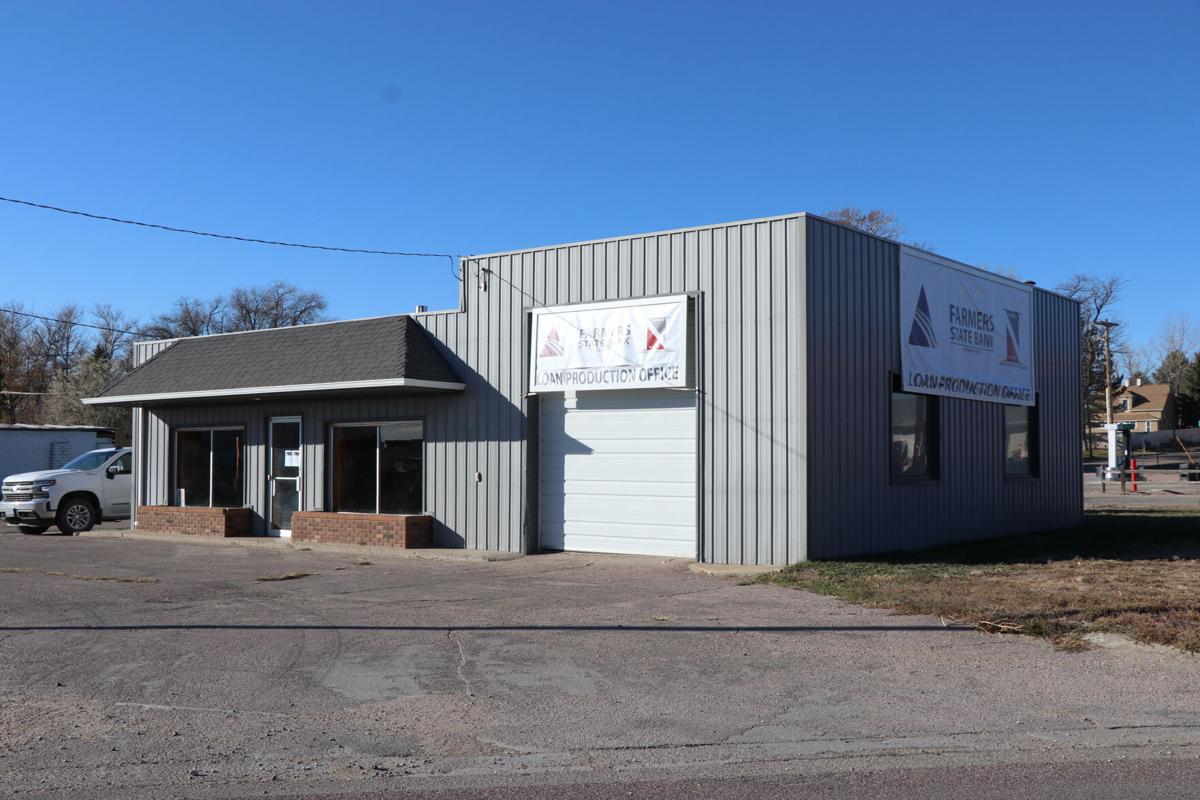 Farmer's State Bank opens in Hemingford