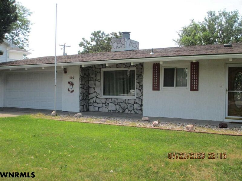 3 Bedroom Home in SCOTTSBLUFF 205,000