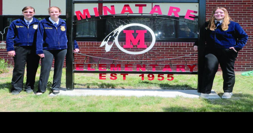 Minatare welding students craft signage for Minatare Elementary School