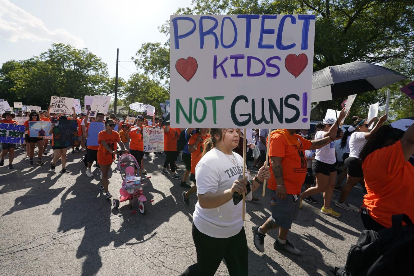 North Carolina sheriff stocking schools with AR-15 rifles | National