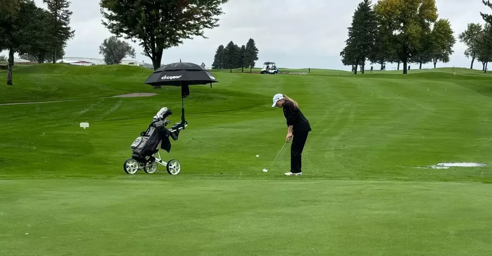 Kleve Tied For Lead at Mustang Invite