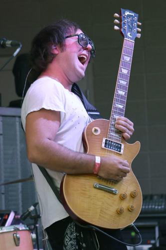 Moon Fever, Hinder rock out at Five Rocks
