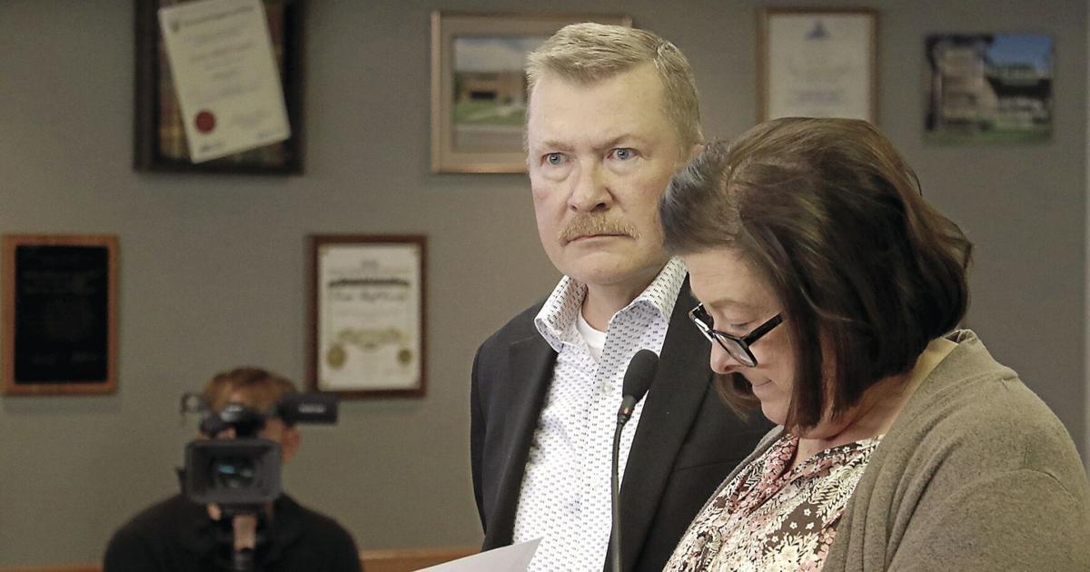 Commissioners discuss holiday tourism, welcome assessor's office manager