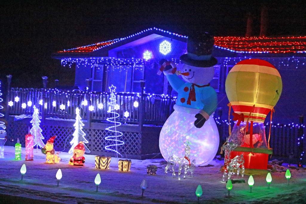 Torrington Wy Christmas Parade 2022 Torrington Couple Continue Tradition Of Producing Christmas Light Show |  Building Industry | Starherald.com