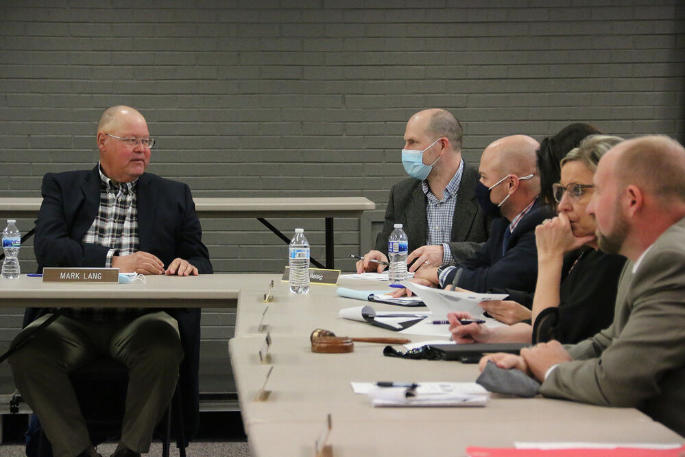 Entities discuss proposed aquatic center
