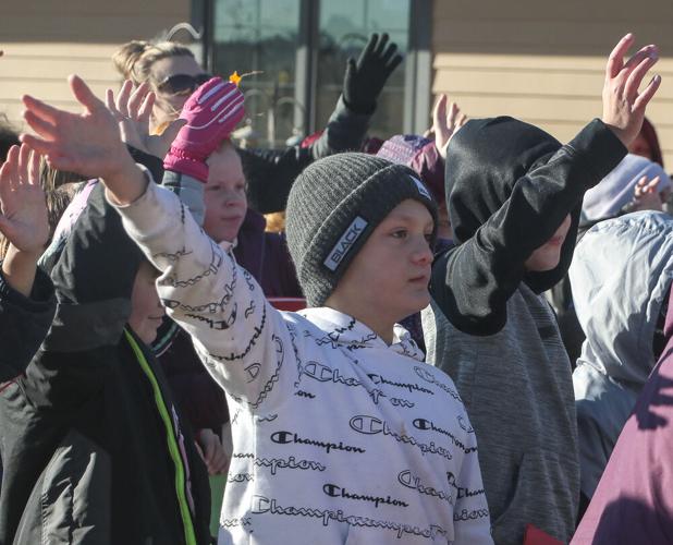 Geil students go caroling at Heritage Estates