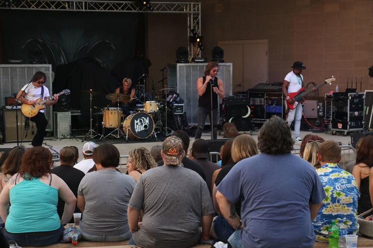 Moon Fever, Hinder rock out at Five Rocks