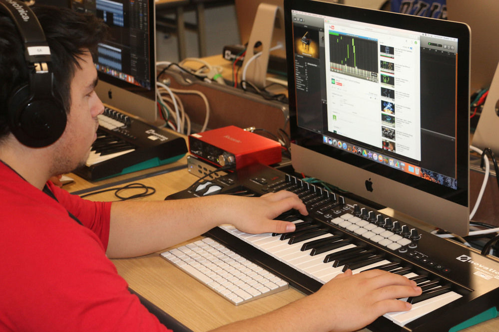 Students Record And Mix Their Own Sound In Music Tech Class | Local ...