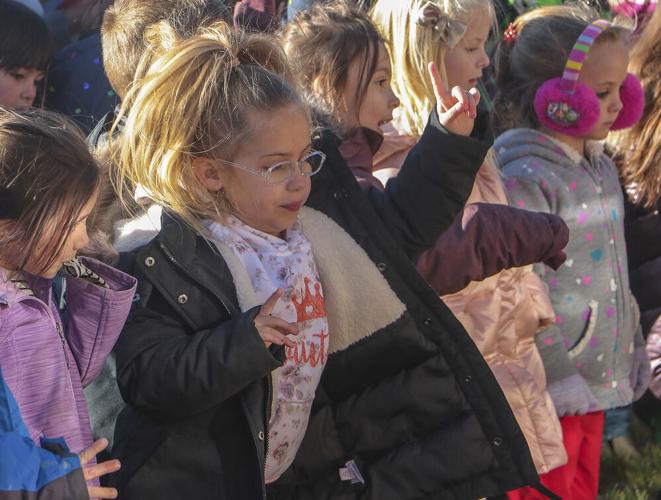 Geil students go caroling at Heritage Estates
