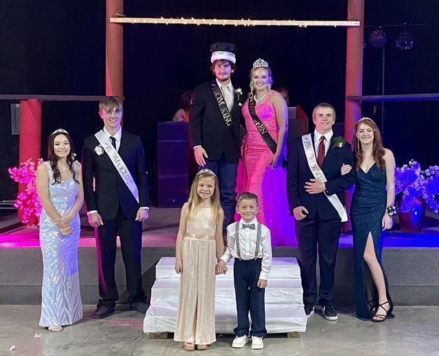Crowning the Hemingford High School 2023 Prom Royalty