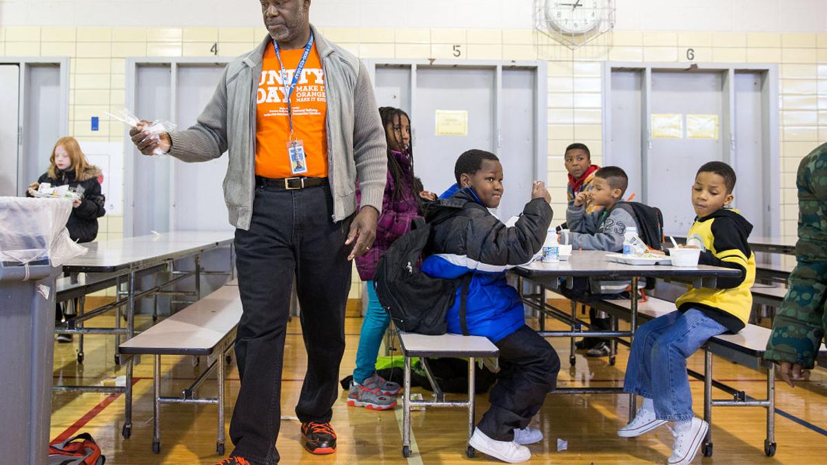 Man S Mission Helps Put Defibrillators In Schools State And Regional News Starherald Com