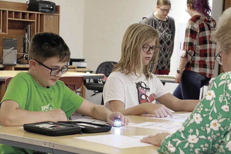Ozobots at library teaches kids coding basics - North Thompson