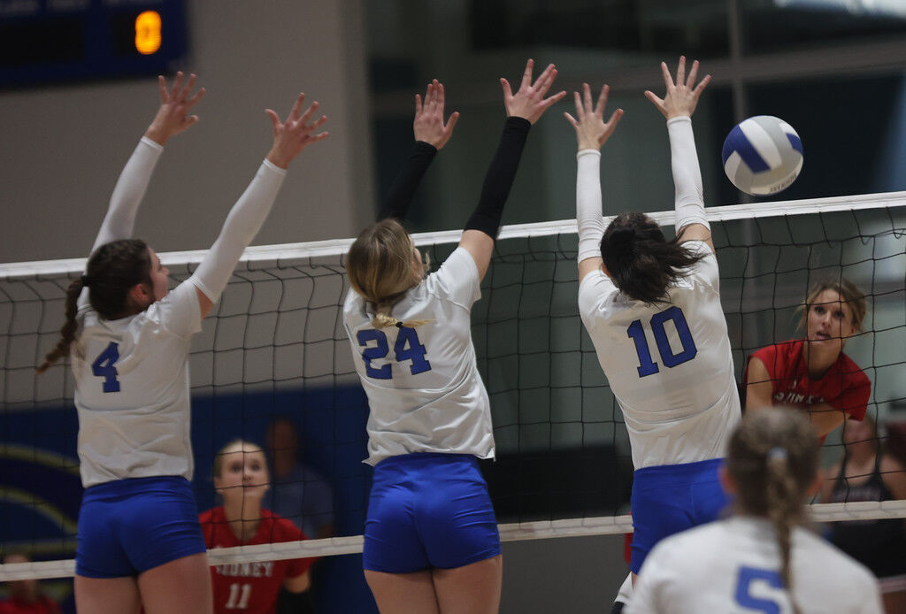 Gering volleyball team finishes regular season with a sweep of Sidney