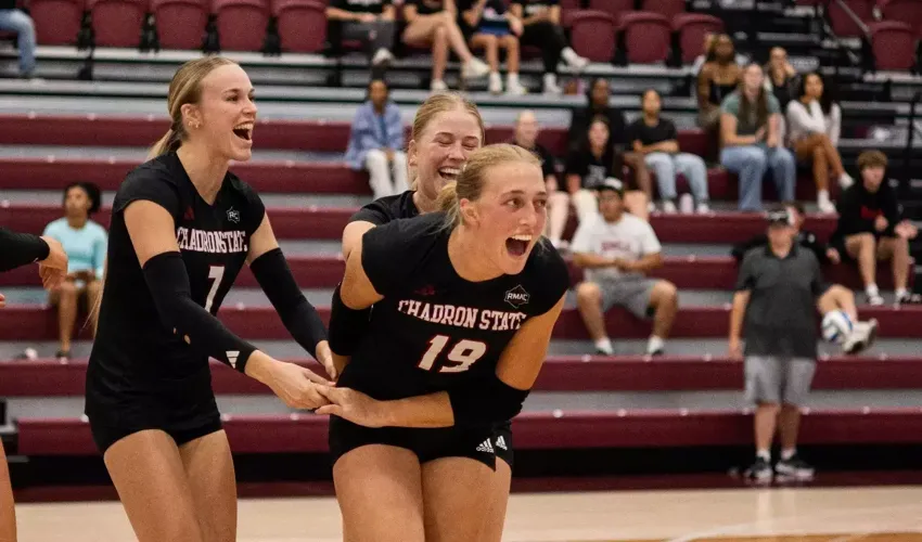Eagles Complete Comeback, Stun Western VB