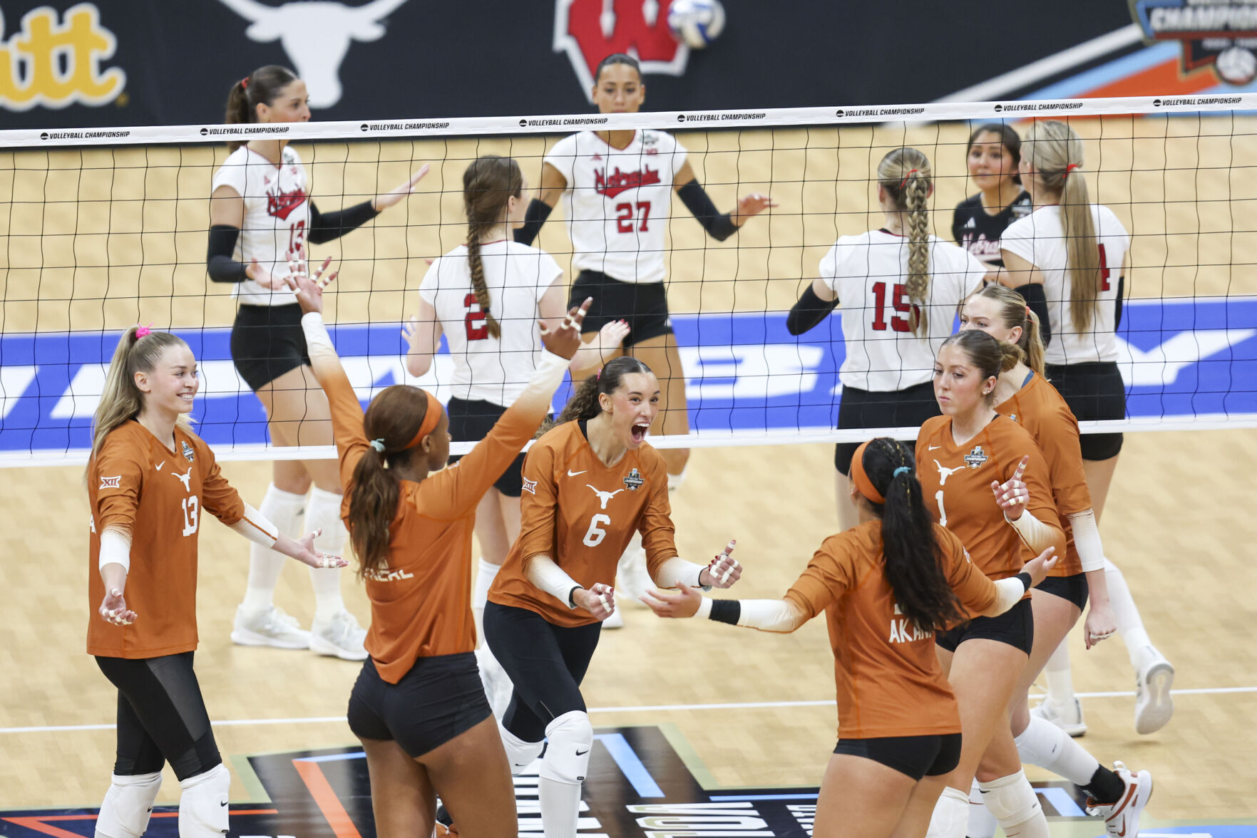 Texas stuns Nebraska volleyball with sweep in championship