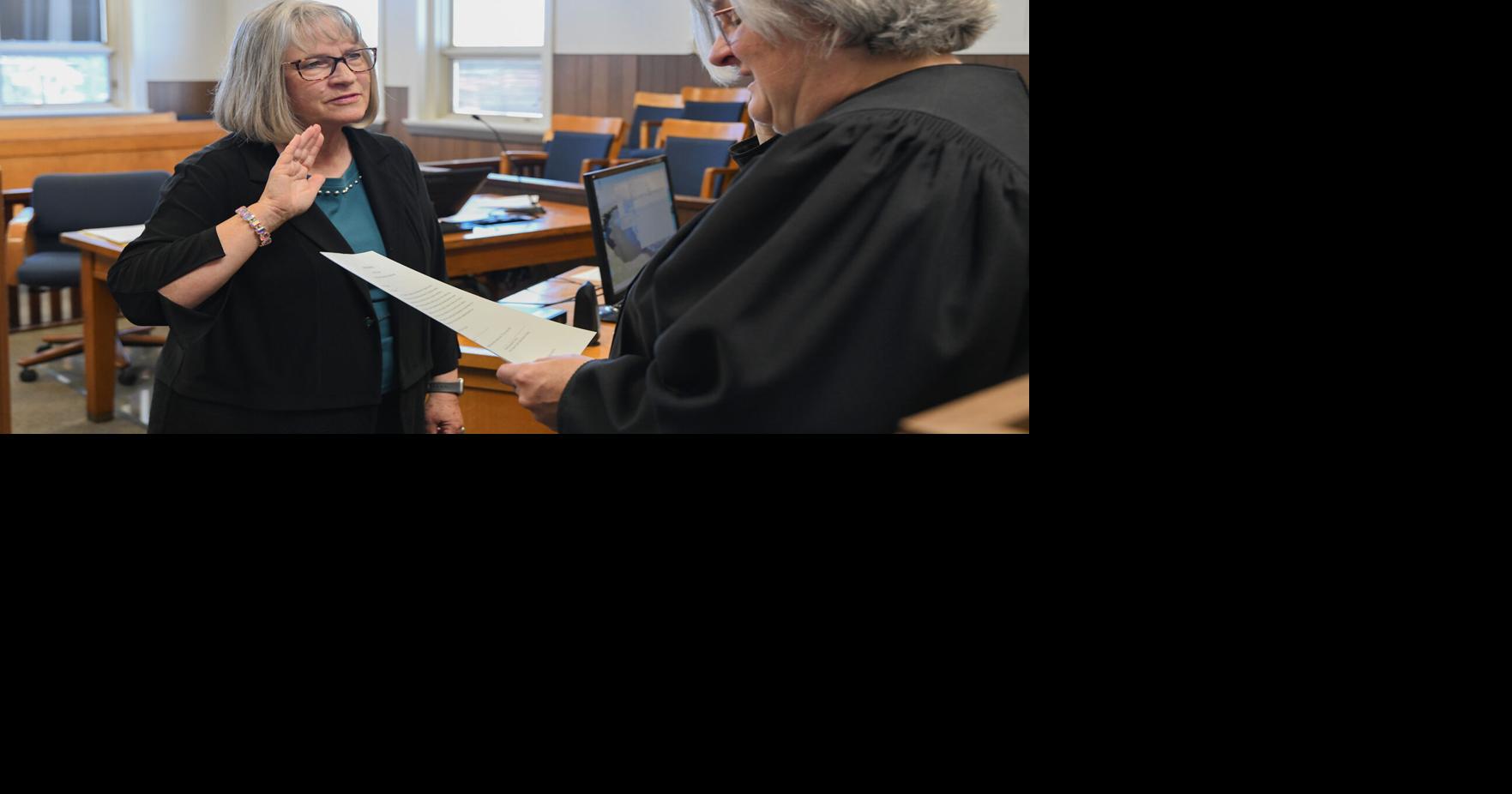 Former Scottsbluff High School counselor sworn in as newest member of EWC Board of Trustees