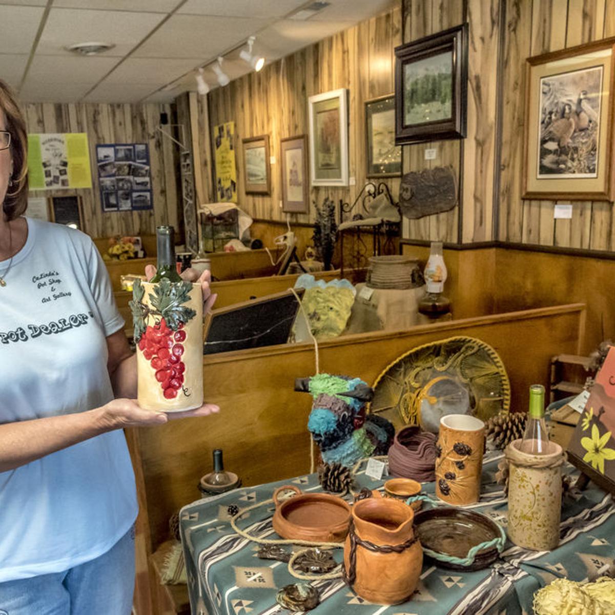 Calinda S Offers Art And Pottery And Promotes The Sandhills