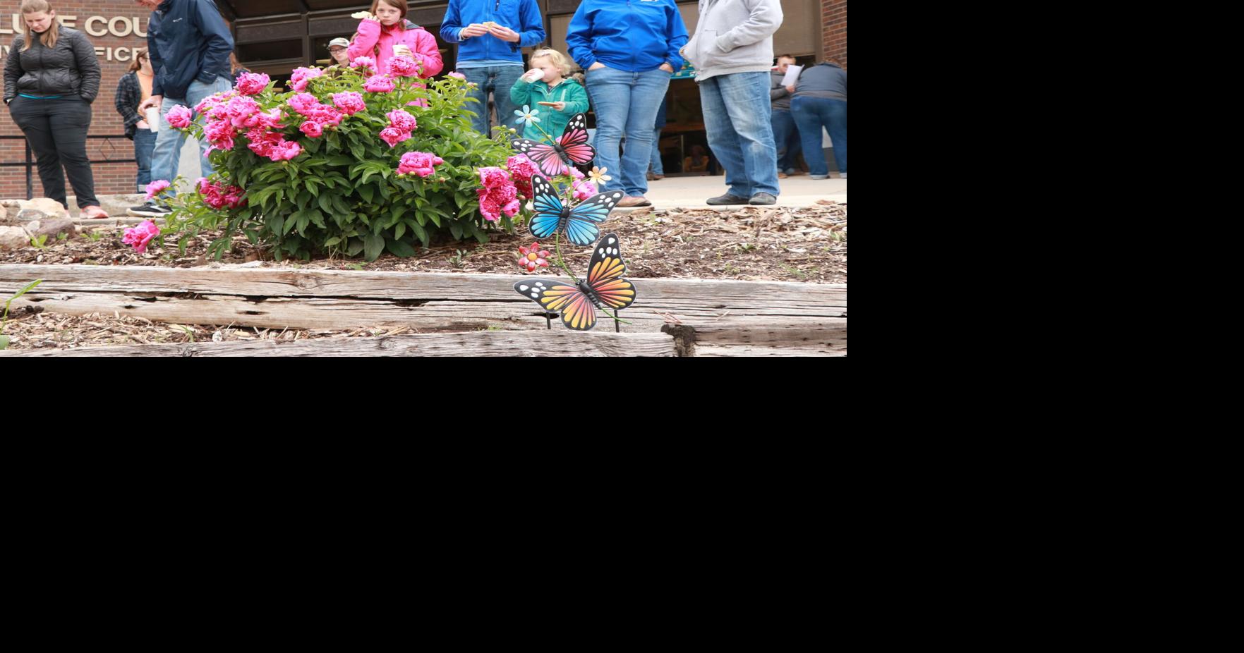 4-H students unveil pollinator-friendly garden at ribbon-cutting ceremony