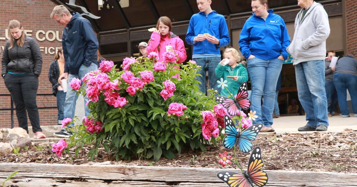 4-H students unveil pollinator-friendly garden at ribbon-cutting ceremony