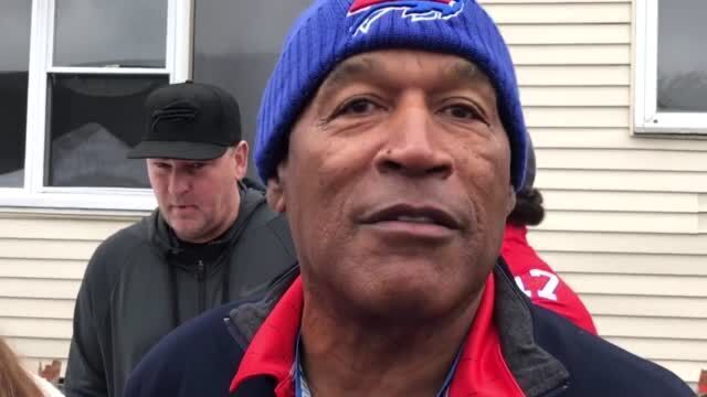 O.J. Simpson (32) sits alone on the Buffalo Bills bench while his defensive  squad battles the New York Giants in vain during final minutes of play  Monday night at Rich Stadium in