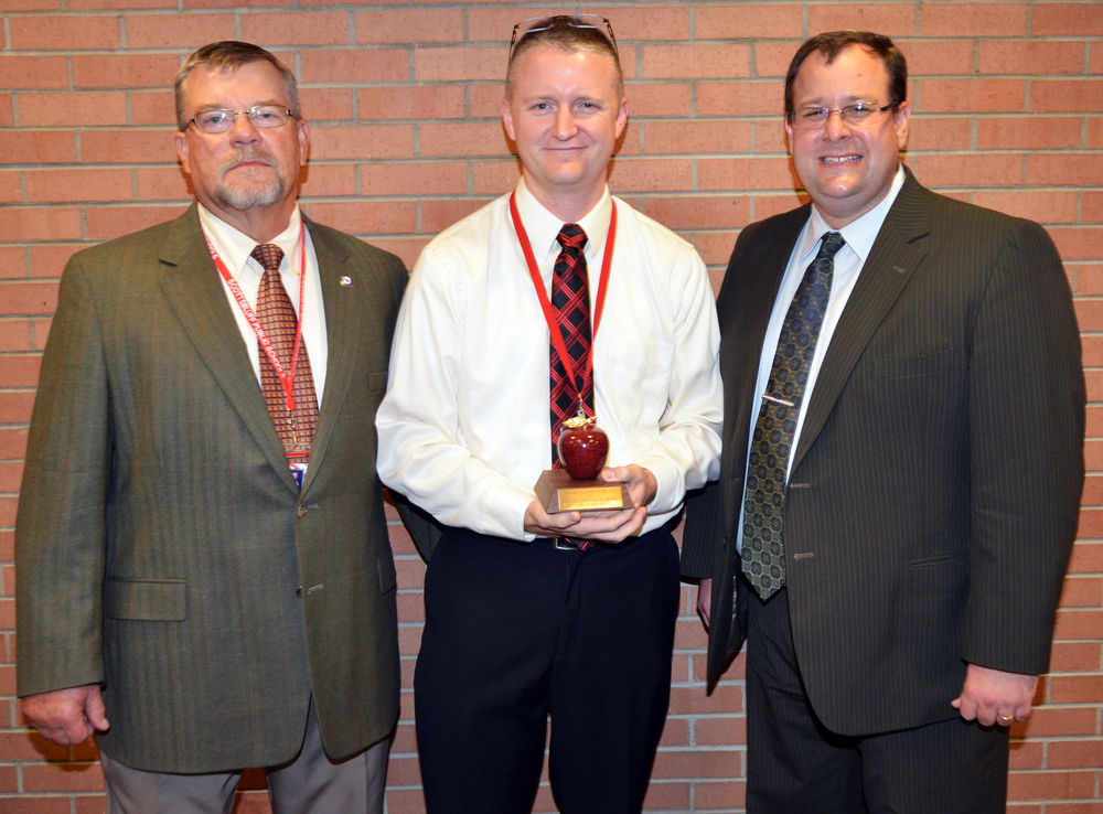 Aaberg wins Nebraska teacher of the year award