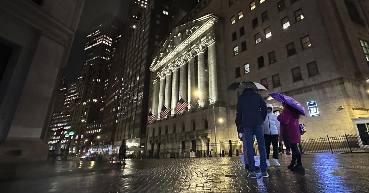 Wall Street ends higher ahead of Thanksgiving holiday