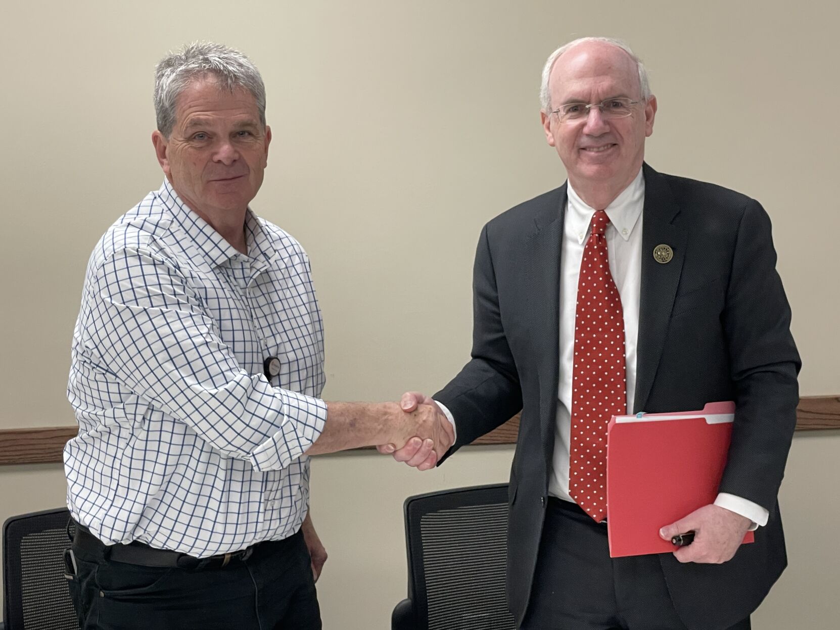 Agreement between UNMC and Regional West Health Services signed