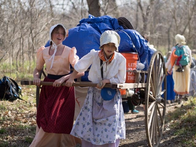 Teens reenact Mormon pioneer trek during 1800s