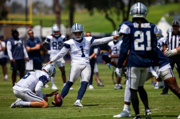 Cowboys sign kicker Tristan Vizcaino