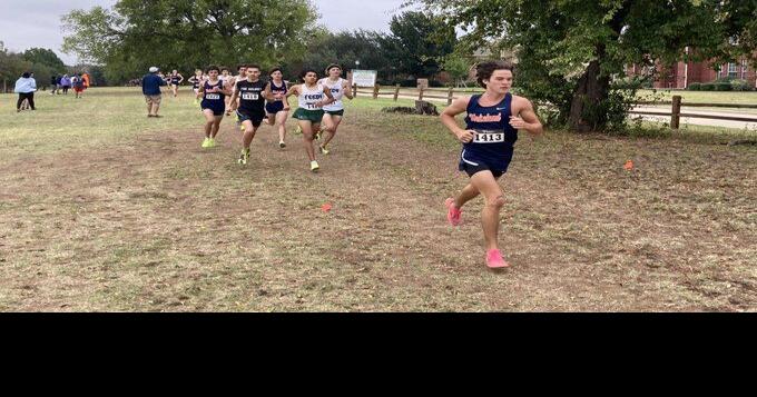 Racing forward: Area athletes, teams qualify for regional cross country ...
