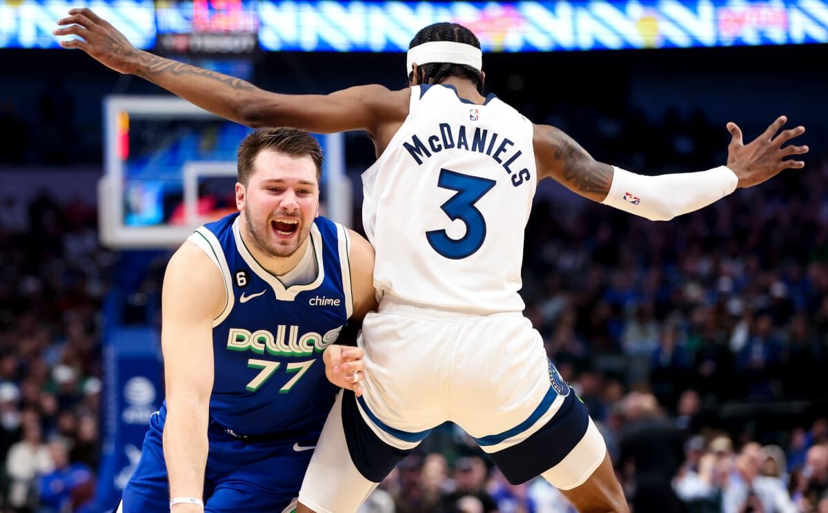 Watch Luka Doncic put up 35-point triple-double leading Mavericks past  Grizzlies - Yahoo Sports