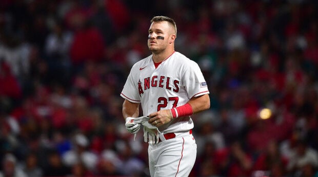 Mike Trout hits a home run for the 7th consecutive game to tie the game up!  : r/baseball