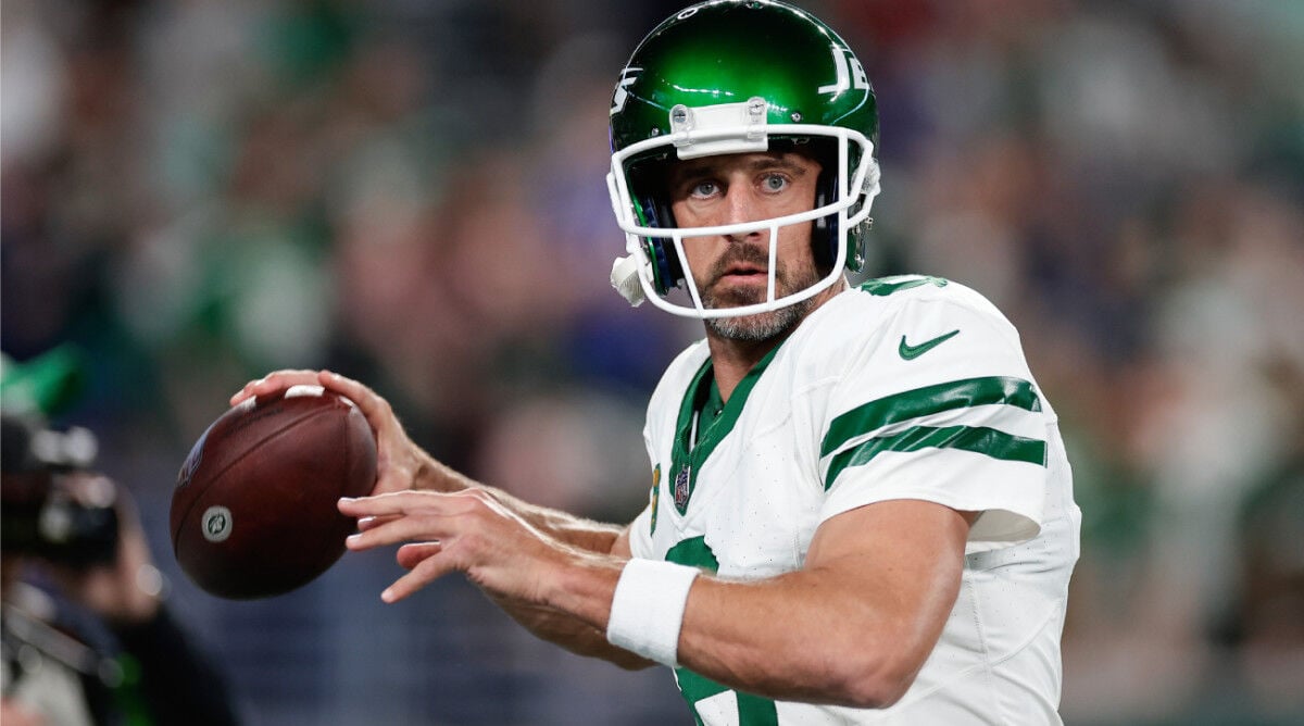 Jets' Aaron Rodgers pokes fun at backup Zach Wilson in hilarious